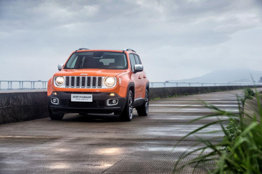  Jeep Renegade Limited (BU) 2016 года  (CN) (фото 3 из 30)
